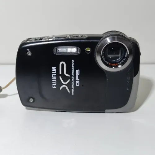 Câmera Digital Fujifilm XP30 14MP 5x GSP à prova d'água Preta com Acessórios e Brinde