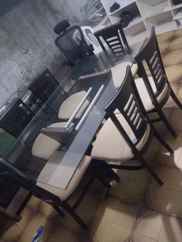 Mesa com 6 cadeiras