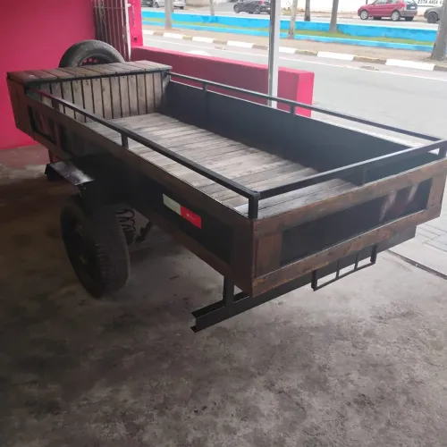 Vendo 1 carretinha seminova e equipamentos para trabalhar com frango e carnes assadas.