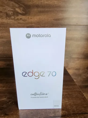 Smartphone Motorola Edge 70 5G Crystals by Swarovski Edição Especial 512GB 12 GBLacrado NF