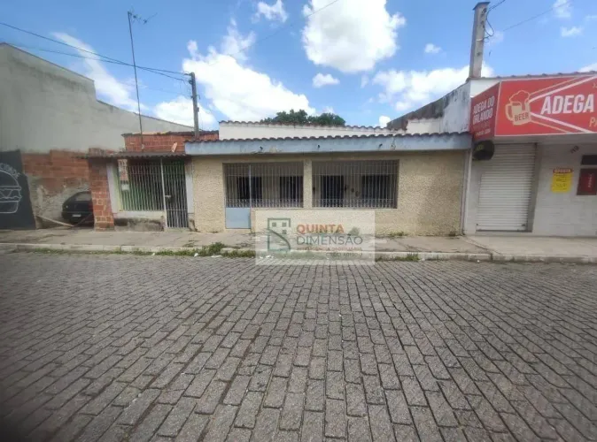 Casa 3 Dormitórios com Quintal Amplo Excelente Potencial em Cruzeiro