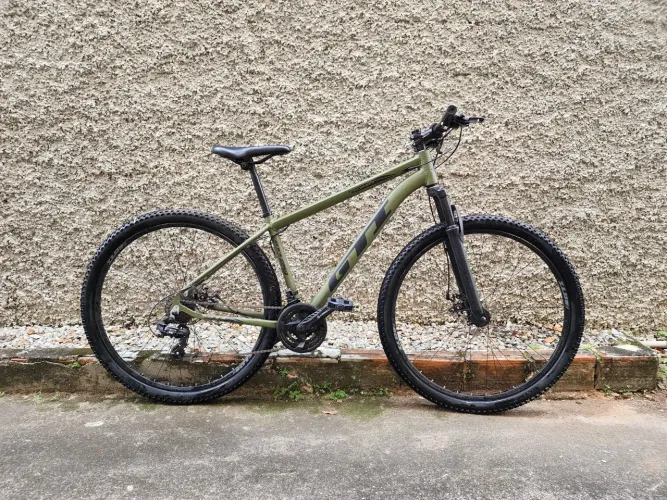 Vendo bike * Modelo: GTI Roma - 24 marchas/ Aro 29 * 