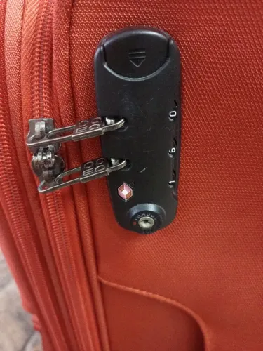 Mala de viagem média cadeado segredo