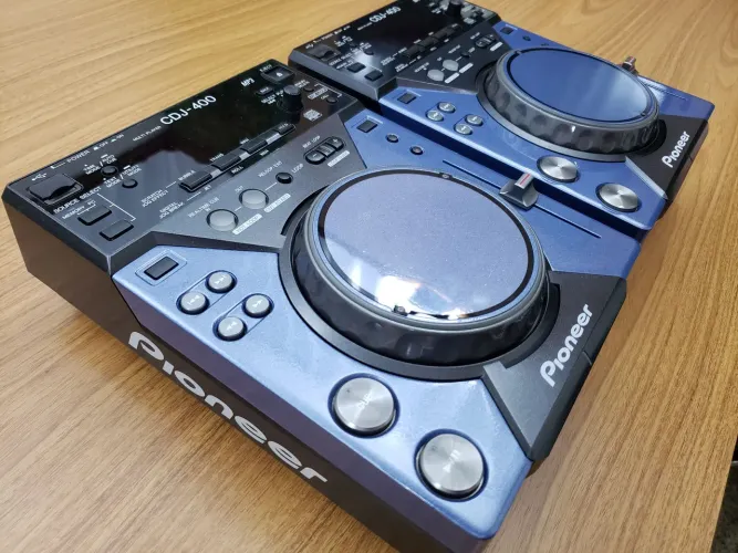Par de  CDJ 400 Pionner