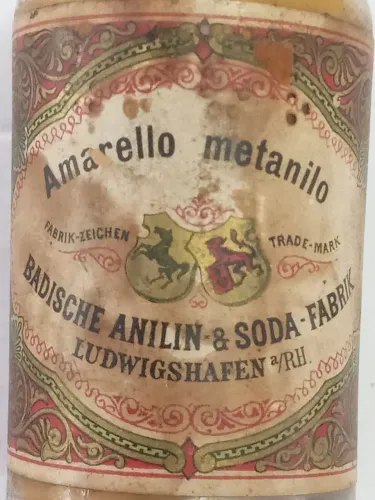Antigo frasco de vidro, 1890 a 1920.