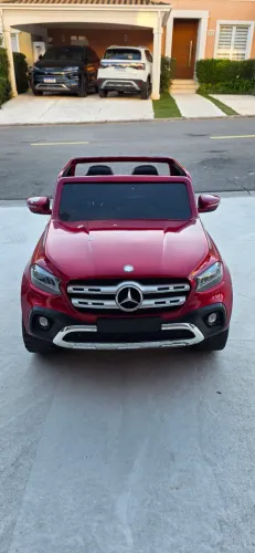 Carrinho Mercedes elétrico infantil