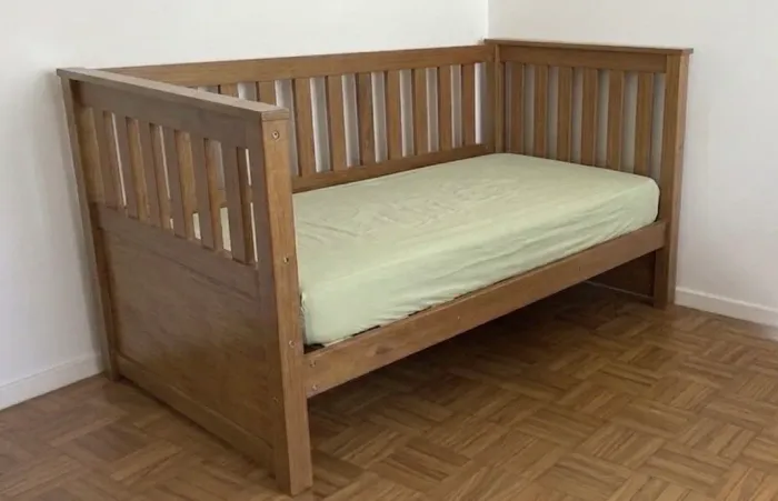 CAMA MADEIRA MACIÇA (ACOMPANHA COLCHÃO DE MOLAS)