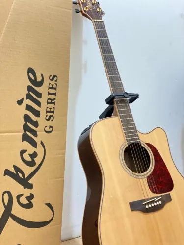 Violão Takamine GD93CE tampo sólido. 
