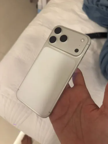 iPhone 17 pro max muito novo !!! Apenas 3 meses de uso 