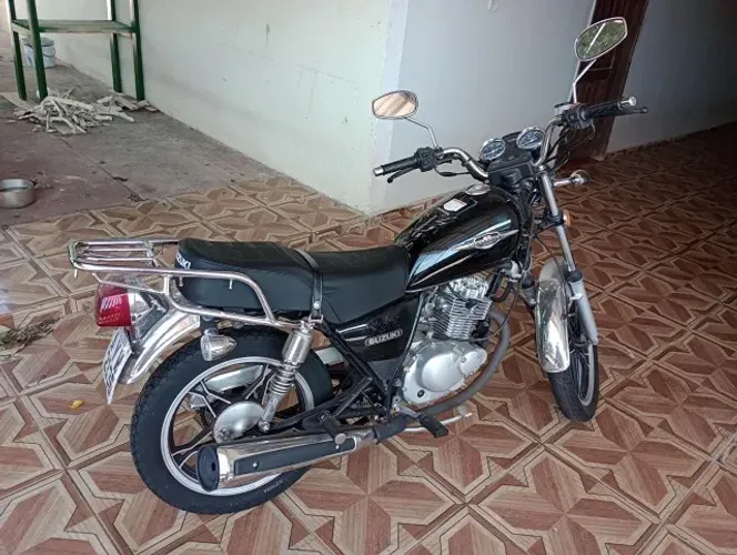 Suzuki intruder 125