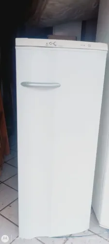 Vendo essa geladeira funcionando perfeitamente 580 reais * zap chama lá. 