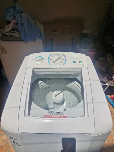 Máquina de lavar 9 kg funcionando.