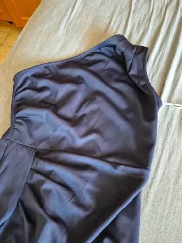 Vestido azul marinho para festas e formaturas