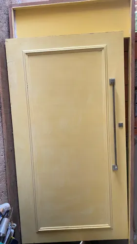 Porta de Madeira Maciça Pivotante com Batente ? 2,44 x 1,32m   Valor R$ 3.000,00