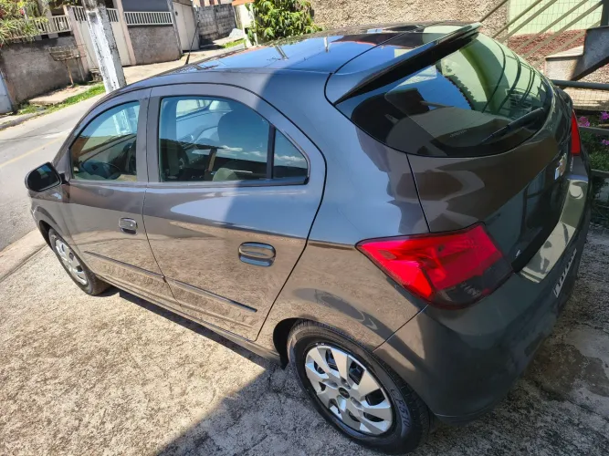 Chevrolet Onix Hatch LT 1.4 8V Flex Power Mec. 4P 2015