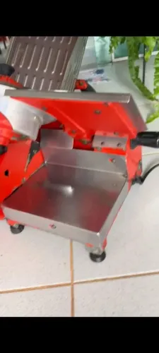 Máquina de fatiar alimentos.
