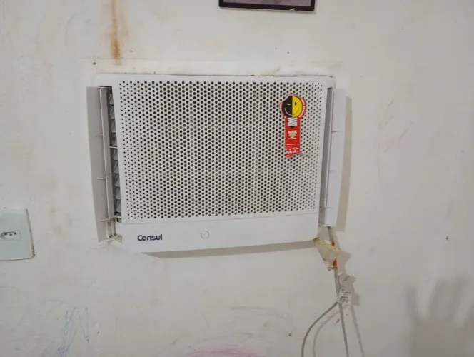 Vendo um ar condicionado de caixa de 10 mil BTUs por 600 reais pra retirada