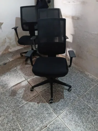 Cadeiras de escritório a venda em estado de nova