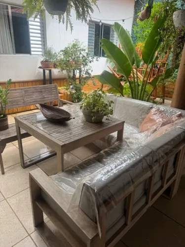 Mesa com banco área externa