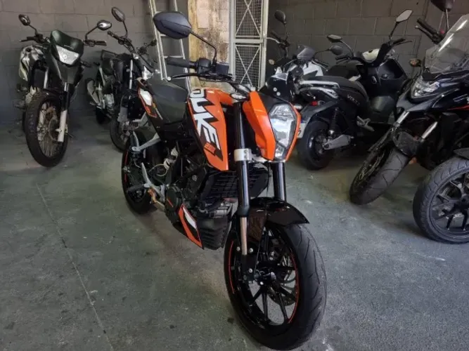 KTM Duke 200 Km baixo 2017