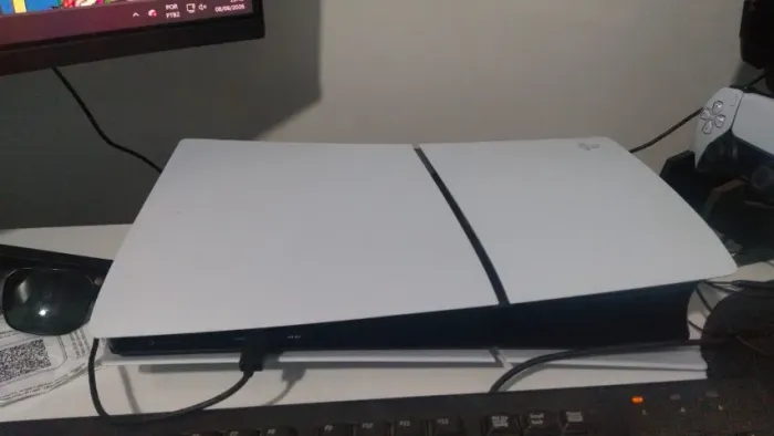 PS5 SLIM 1 TERA + 2 CONTROLES
