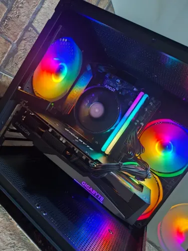 PC RYZEN 7 5700G + RX 7600 8Gb