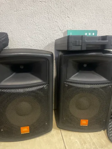 Caixa ativa jbl 12 polegadas 