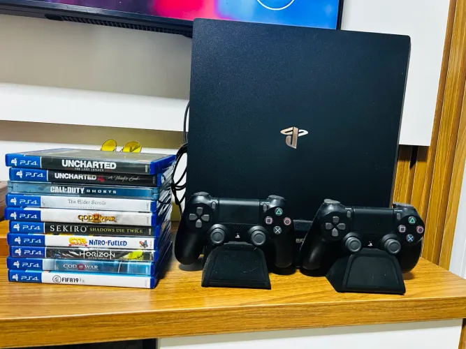PS4 PRO 1TB - Estado de novo