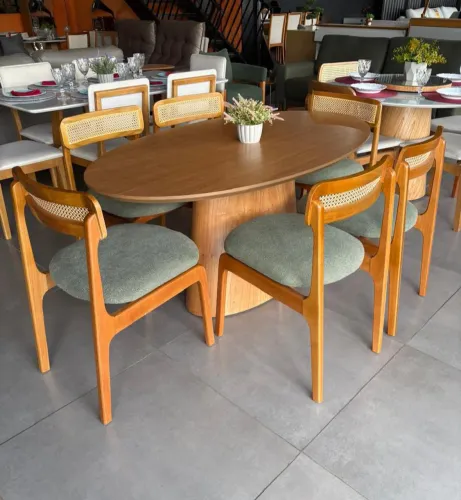 Conjunto de mesa oval com 6 cadeiras em auto padrão