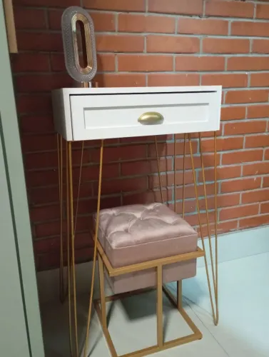 Camarim pequeno com carga pés e pux dourado cromado,brinde a iluminaria.