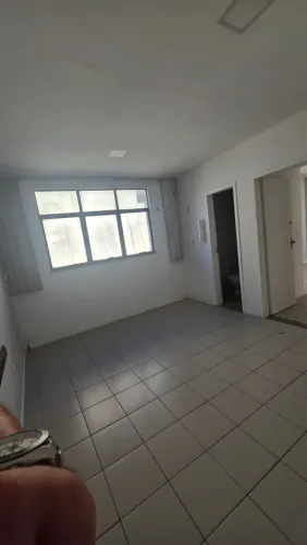 Espaço comercial com duas salas e dois banheiros, centro