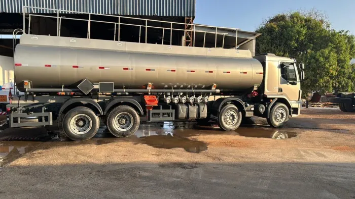 Volvo Bitruck Tanque 