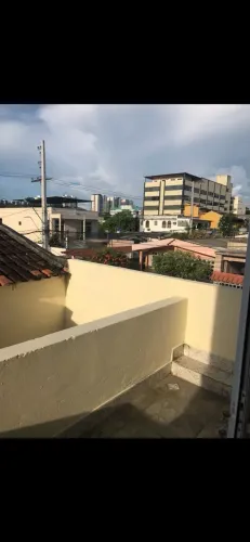 Sobrado, com mobília parcial no Cj Manauense