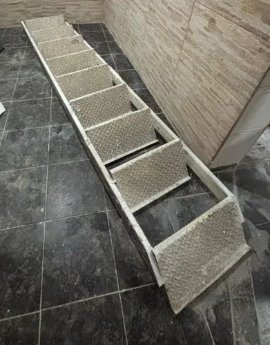 ESCADA DE FERRO COM CORRIMÃO