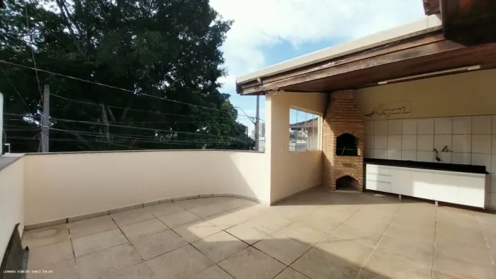 Casa para Locação em Sorocaba, Jardim São Carlos, 3 dormitórios, 2 suítes, 1 banheiro, 2 v