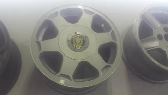 Roda aro 15 Racing Prata Taluda VW gol 4X100 tala 7 jogo novo