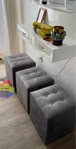Puff quadrado com botão 