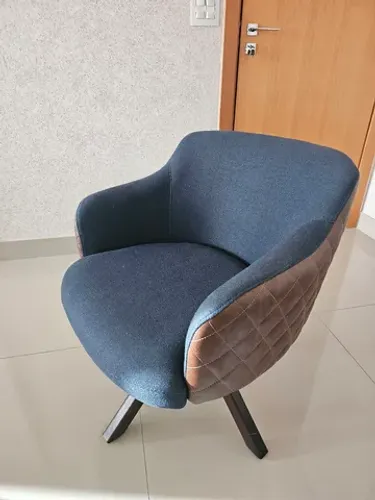 Poltrona giratória Design Couro e Tecido