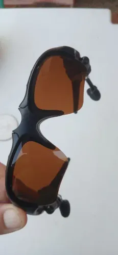 OCULOS ESPORTIVO COM FONE DE OUVIDO 