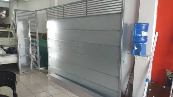 Portão (novo) fabricamos em vários modelos neste valoru semi fechado já instalado R$3.900