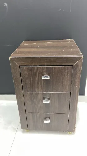 Gaveteiro de MDF com três gavetas