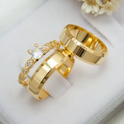 Par de Alianças de Casamento Banhado Ouro 18k com Pedra