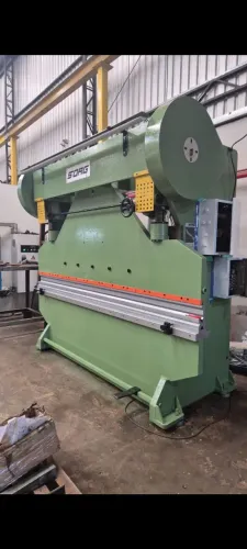 Dobradeira 100 toneladas marca Sorg
