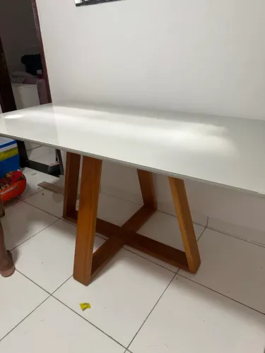 Mesa com tapão de vidro para 6 lugares