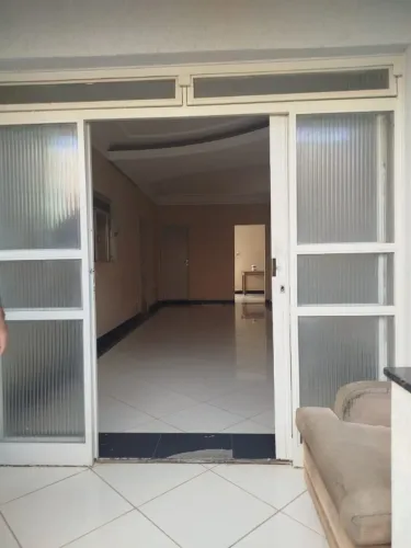 alugo quarto próximo praça esportes