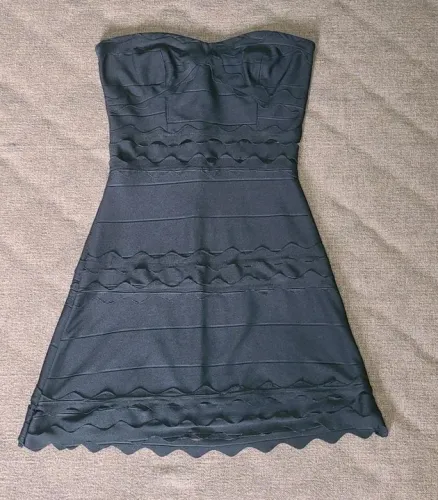 Vestido preto tomara que caia