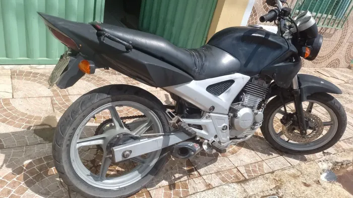 Moto com documento de rodar, feito o motor recentemente