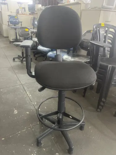 Cadeira caixa ou balcão mocho