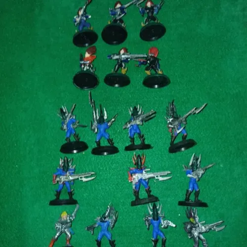 coletanea de figuras de warhammer montados e pintados 