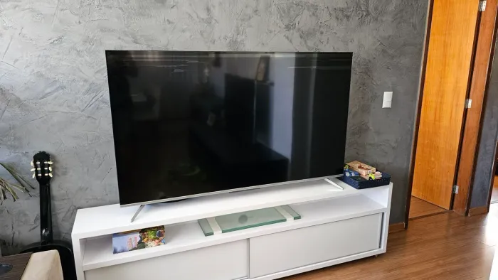 TV TCL 65" com a tela com defeito 